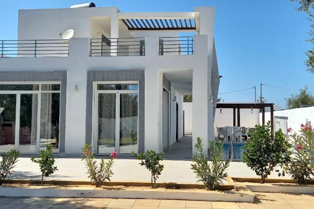 Magnifique Villa Avec Piscine Sur L'Ile De Djerba Pour Vacances Arkou Экстерьер фото